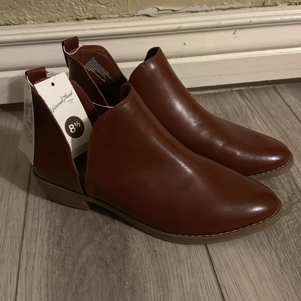 NEW Universal Thread Short Boots 8.5